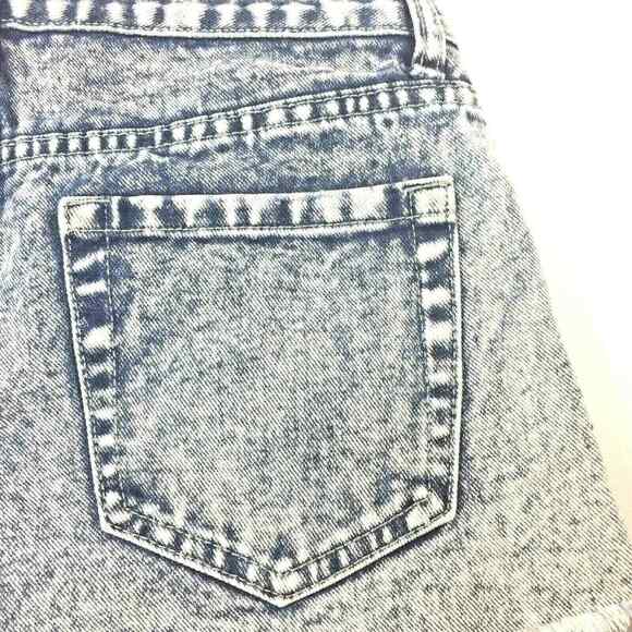 Womens‎  Jean Shorts  Size 29 Booty Destroyed Denim Raw Hem Shorttails Acid Wash - Picture 4 of 6